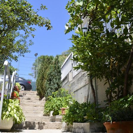 Apartments Lilly غييكا المظهر الخارجي الصورة