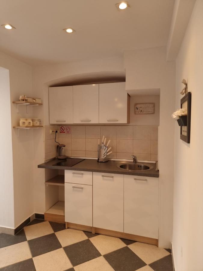 Apartments Lilly غييكا المظهر الخارجي الصورة