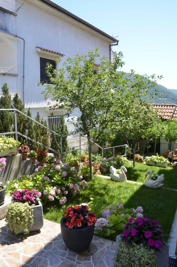 Apartments Lilly غييكا المظهر الخارجي الصورة