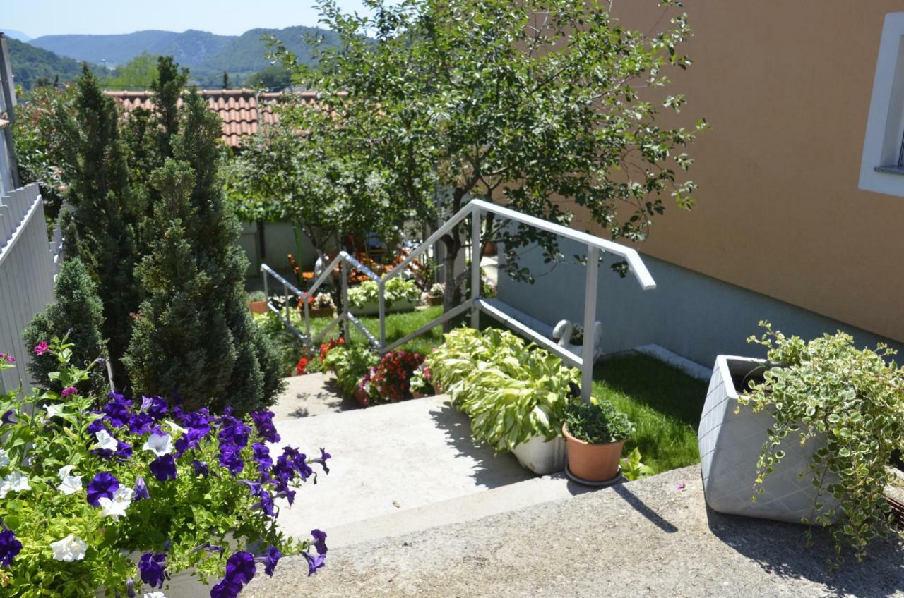 Apartments Lilly غييكا المظهر الخارجي الصورة